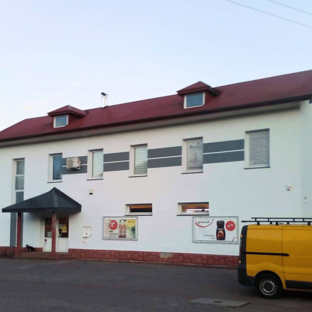 Malowanie fasady dużego budynku Renowator Klimek-Dach